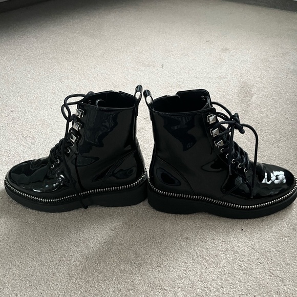 Michael Kors Black Booties worn only once excellent condition - Picture 5 of 9